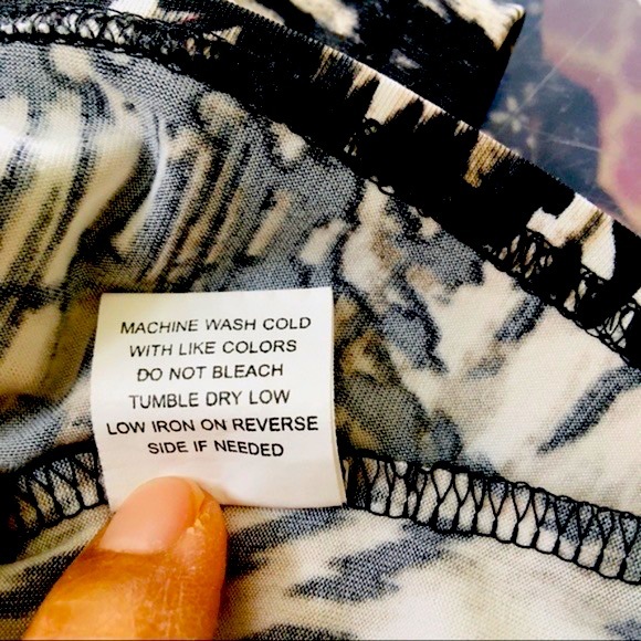 CUTE ANIMAL PRINT BLACK BLOUSE ‘NOTATIONS’ - Picture 7 of 8